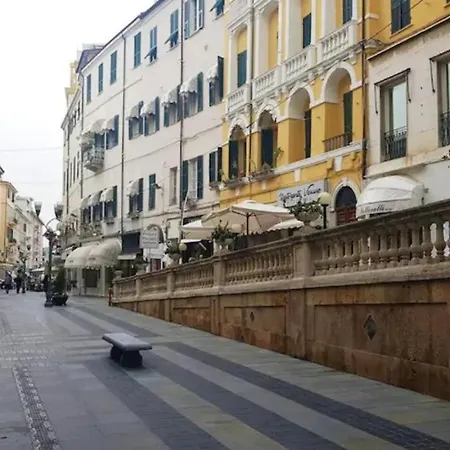 Appartamento Casa Carina Centro Con Garage Privato