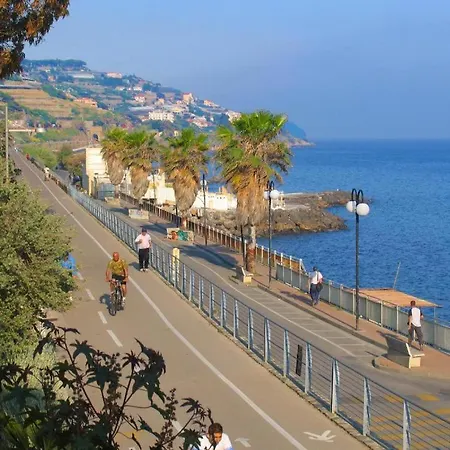 Casa Carina Centro Citta Con Garage Privato San Remo