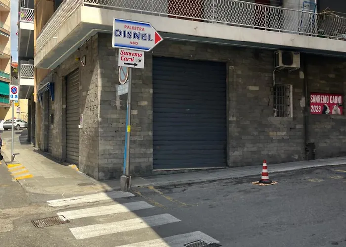 Casa Carina Centro Citta Con Garage Privato * סנרמו